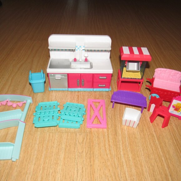 Shopkins Shoppies Happy Places 70+ Pc House Pool Stable Food Truck Dolls - Picture 6 of 12